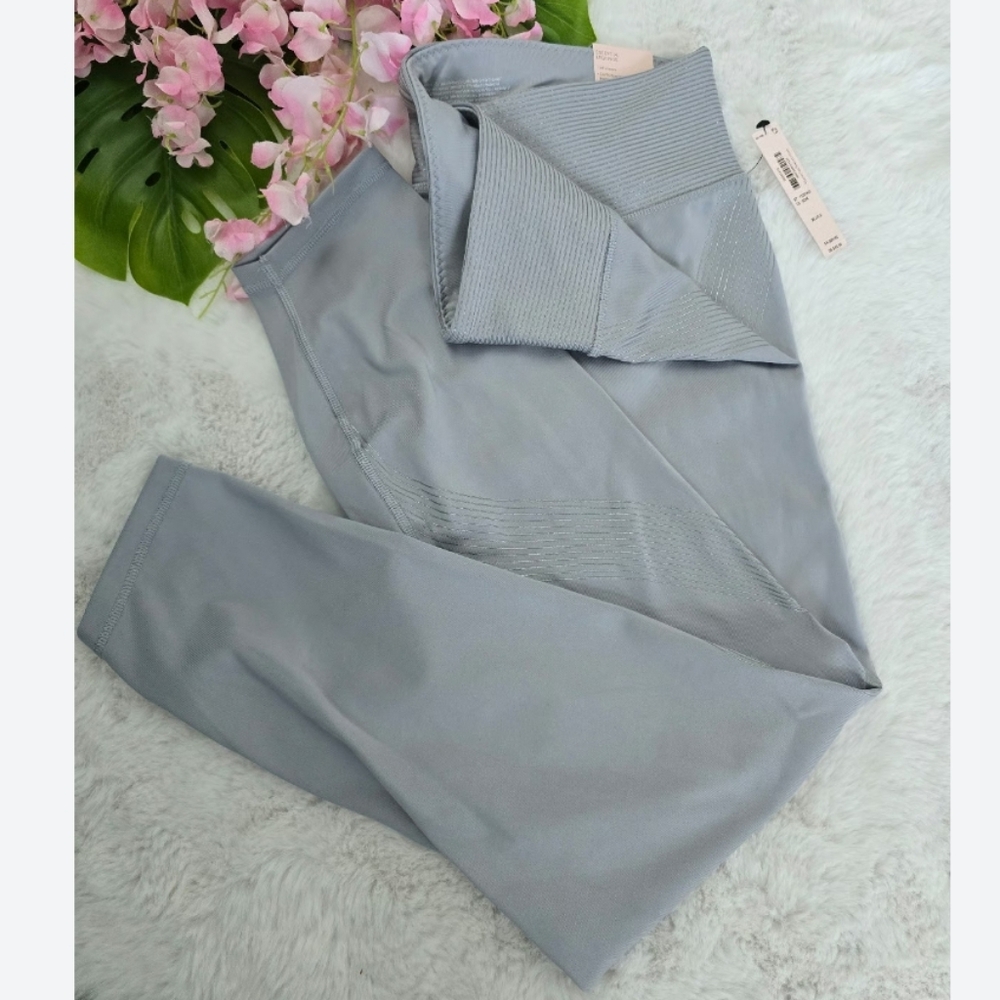 NWT Victoria’s Secret Sport Shine Essential Leggings, Rare, Size M - Picture 10 of 16